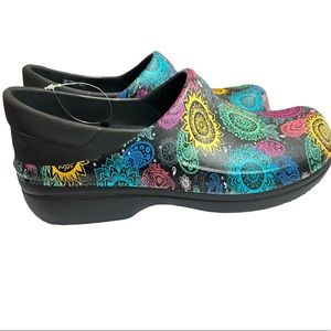 Crocs Neria Pro II Clog. Bright Paisley Floral Size 8W